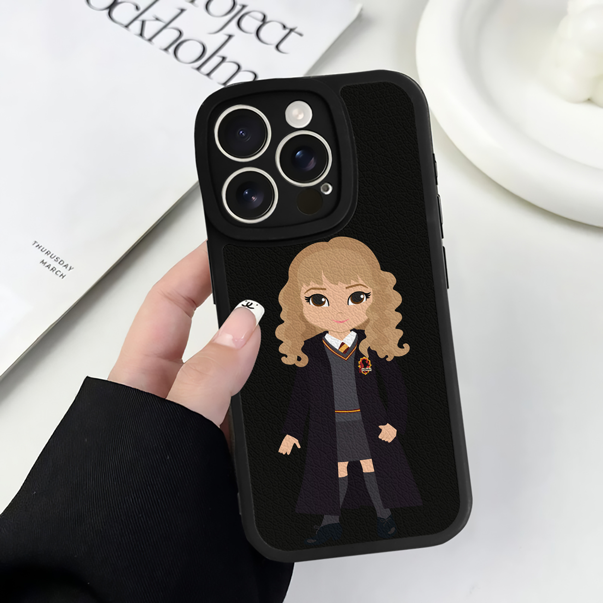 （画像用） Harry Potter ハリー・ポッターシリーズ 【iPhone 16シリーズ対応】シリコンスマホケース（レザー調） 材質：シリコン